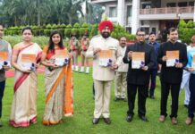 सूचना निदेशालय में महानिदेशक बंशीधर तिवारी ने किया ध्वजारोहण