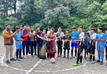 फुटबाल प्रतियोगिता में मसूरी गर्ल्स एंड ब्वाइज ने उदघाटन मैच जीता।