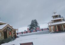 पहाड़ों की रानी मसूरी में मौसम का पहला हिमपात, धनोल्टी, बुरांसखडा व सुरकंडा में जमकर हो रही बर्फबारी।